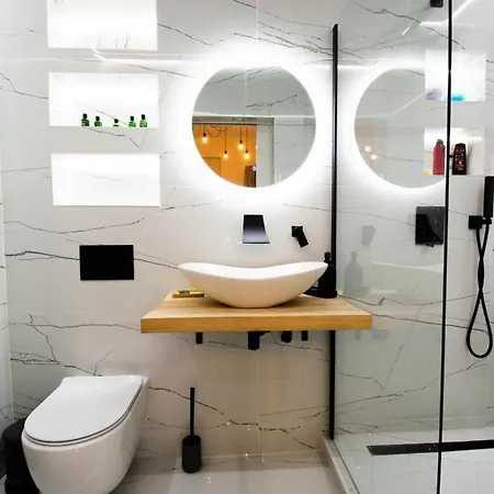 Downtown Oasis - Secured Parking Nearby - Self Check In - Metro Station At 1min Apartment *