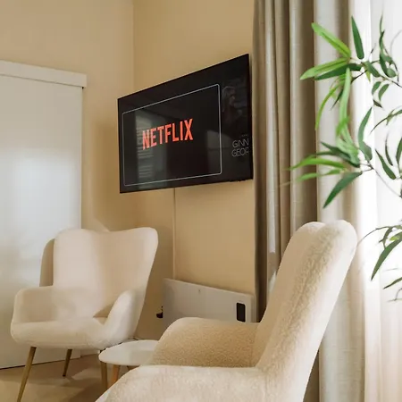 Oldtown Oasis --- Self Check In --- Metro Station At 1min --- Secured Parking Nearby--- Apartament *