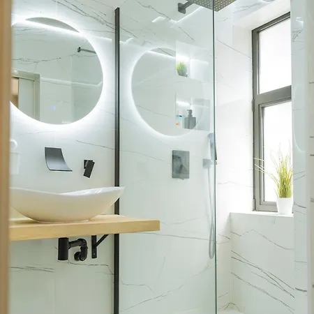 Apartament Oldtown Oasis --- Self Check In --- Metro Station At 1min --- Secured Parking Nearby--- *