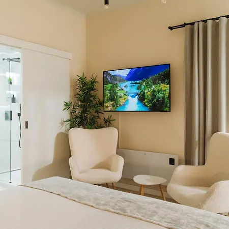 Oldtown Oasis --- Self Check In --- Metro Station At 1min --- Secured Parking Nearby--- Apartament