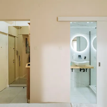 Apartament Oldtown Oasis --- Self Check In --- Metro Station At 1min --- Secured Parking Nearby---