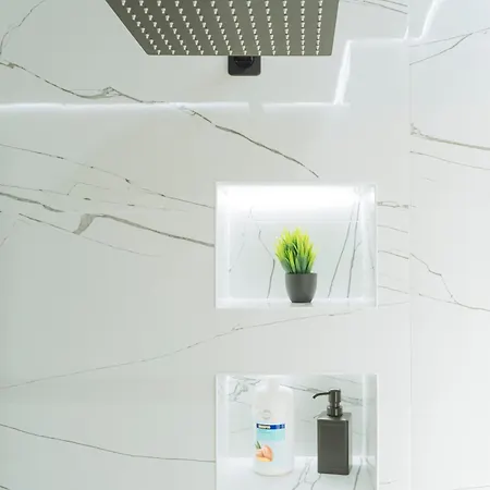 Oldtown Oasis --- Self Check In --- Metro Station At 1min --- Secured Parking Nearby--- Apartament Bukareszt