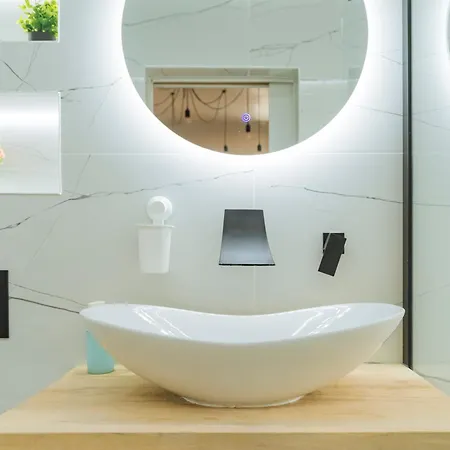 Apartament Oldtown Oasis --- Self Check In --- Metro Station At 1min --- Secured Parking Nearby--- *