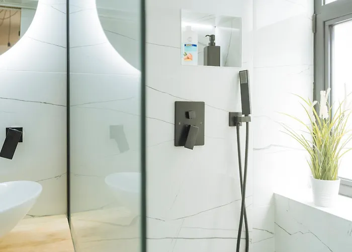 Apartament Oldtown Oasis --- Self Check In --- Metro Station At 1min --- Secured Parking Nearby--- Bukareszt