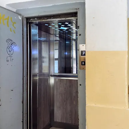 Oldtown Oasis --- Self Check In --- Metro Station At 1min --- Secured Parking Nearby--- * 布加勒斯特