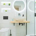 Oldtown Oasis --- Self Check In --- Metro Station At 1min --- Secured Parking Nearby--- Apartment